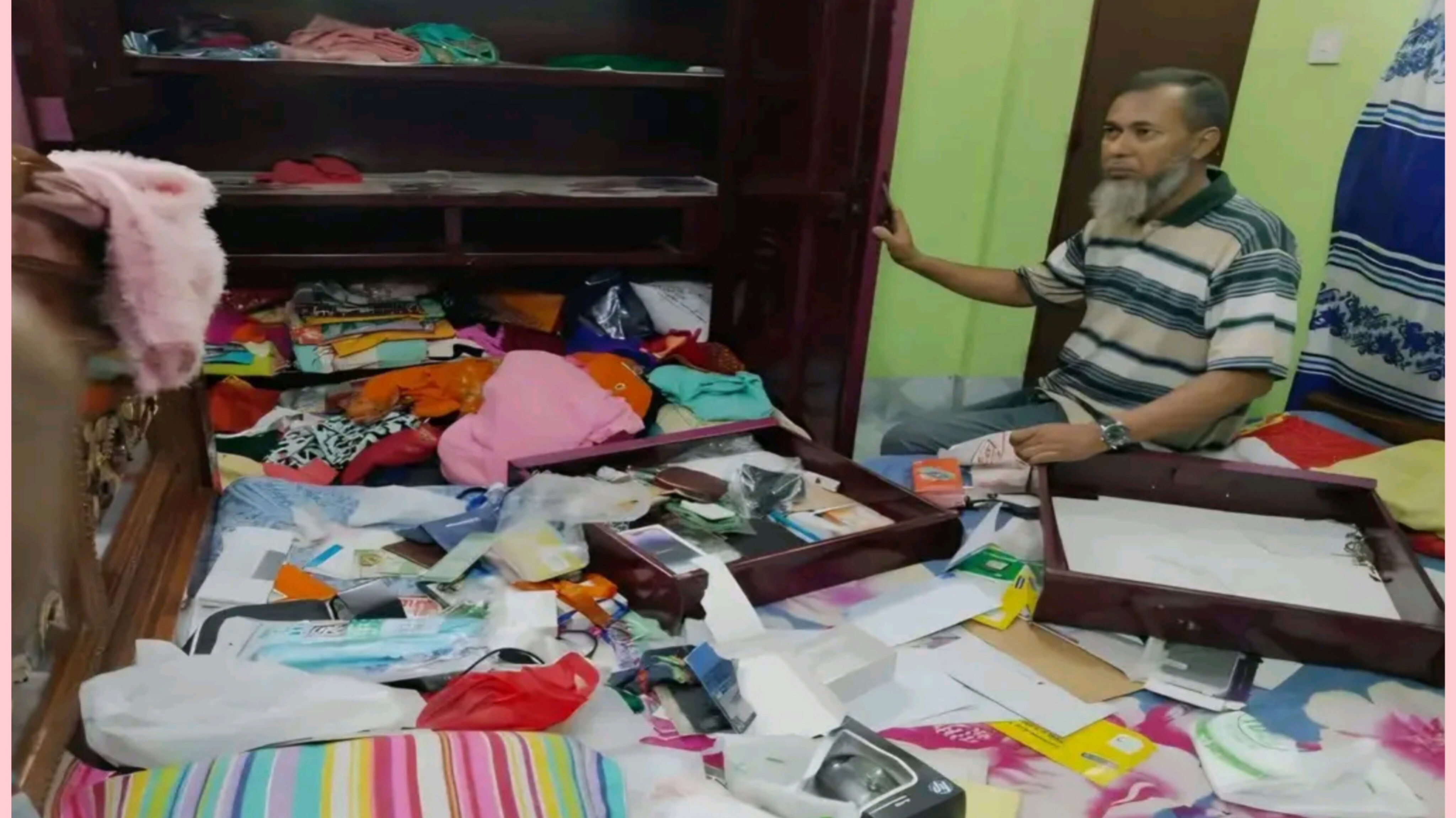 নোয়াখালীতে ৪ ফ্ল্যাট থেকে ২৫ ভরি স্বর্ণসহ ১০ লাখ টাকা লুট